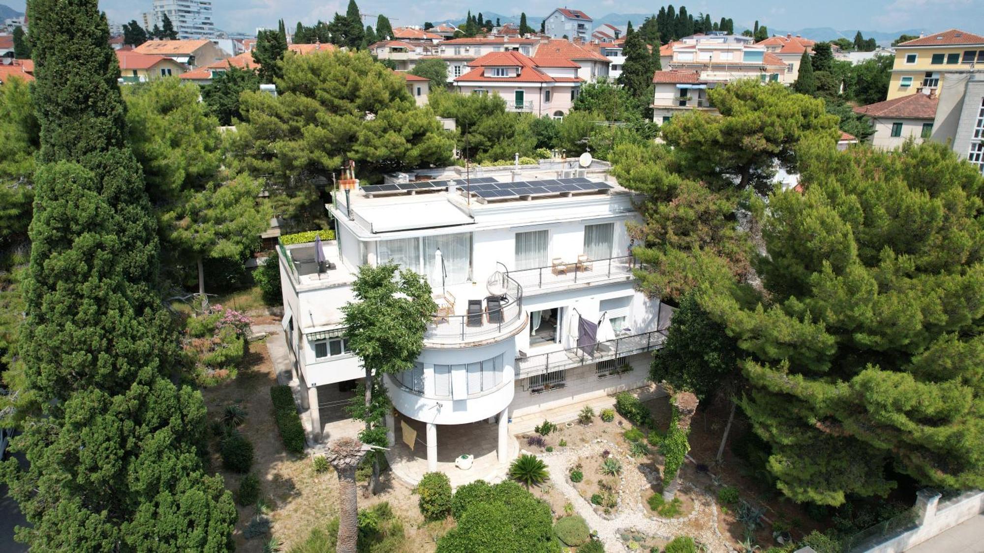 Luxury Seaside House Noble- Location In Town