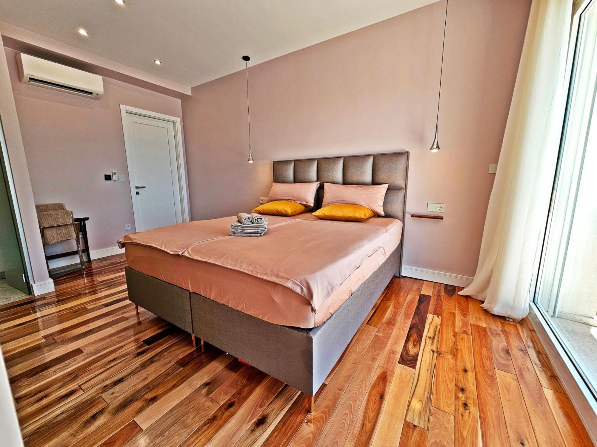 Gasthof Luxury Seaside House Noble- Location In Town Split
